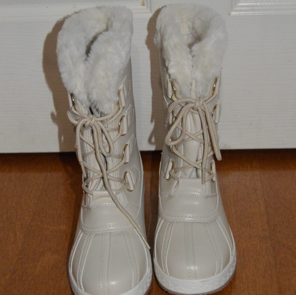 Boots - Picture 3 of 8